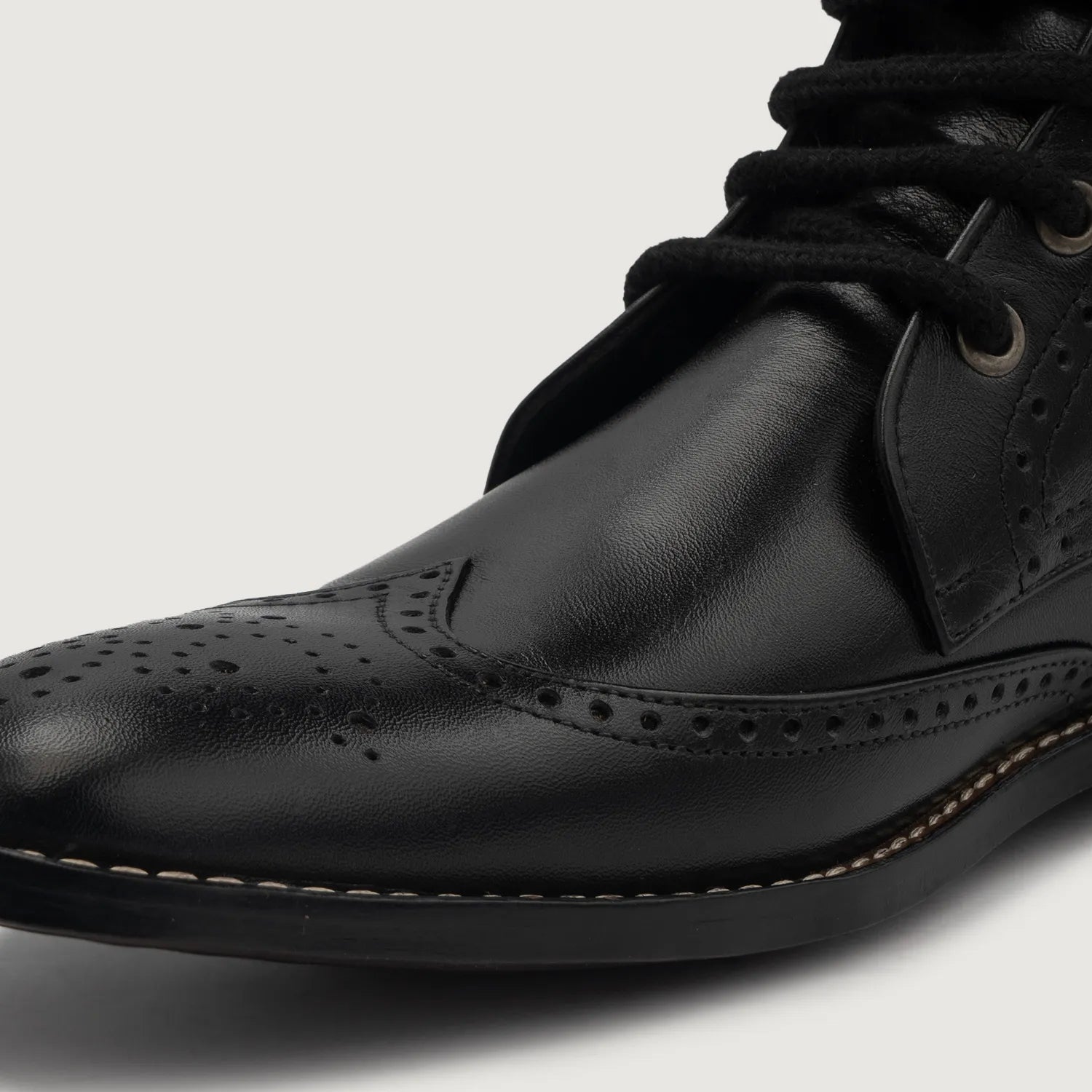 Men’s black leather lace up shoes. Kept in original with dust covers Men main image 3