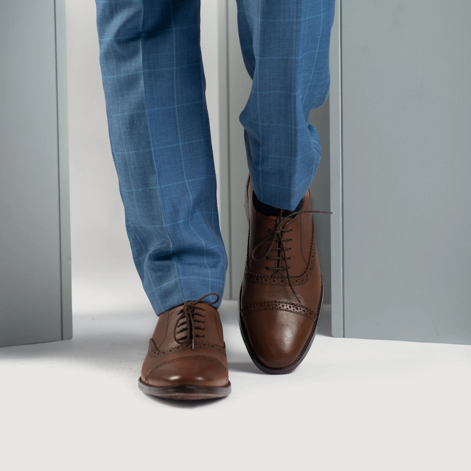 Greyson Brogues Oxford Brown Leather Shoes For Men - The  display picture 1