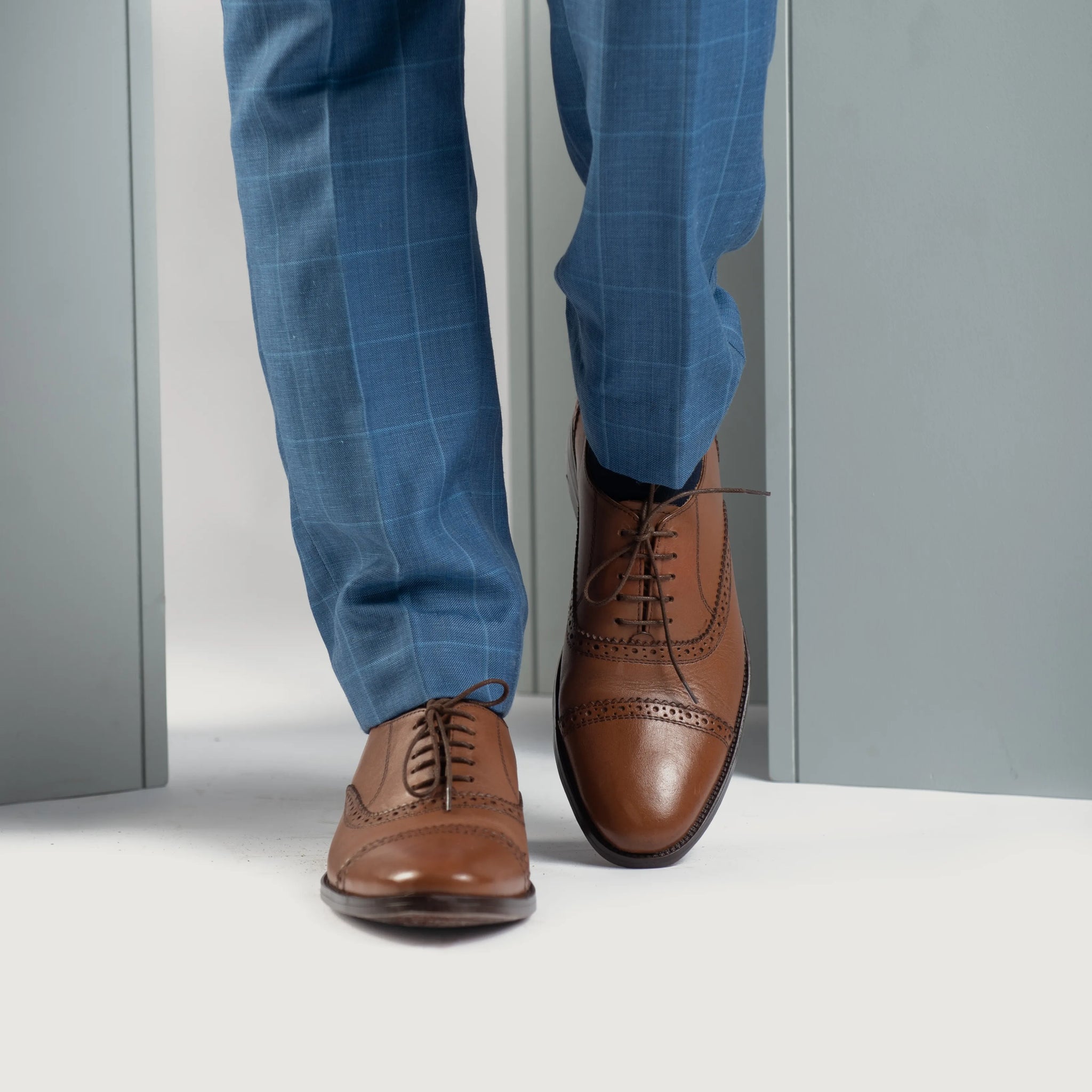 Greyson Brogues Oxford Tan Leather Shoes For Men - The  display picture 1